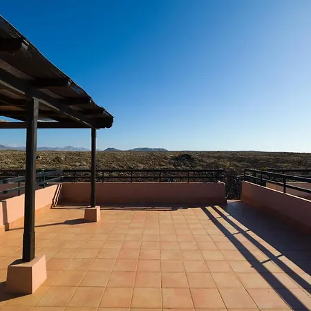 Private Terrace Majanicho -garden & Pool La Oliva